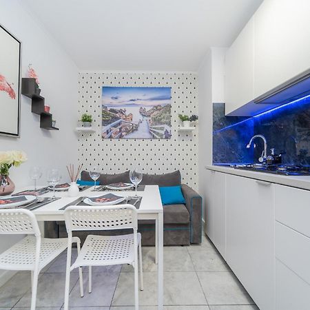 Mgr Pokoje W Samym Centrum Warszawy By Metro Rondo Onz - Super Bed Year23 Warszawa Eksteriør billede